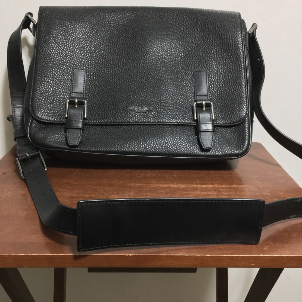 Michael Kors Men’s Bryant Pebble Leather Messenger Bag - Picture 9 of 13